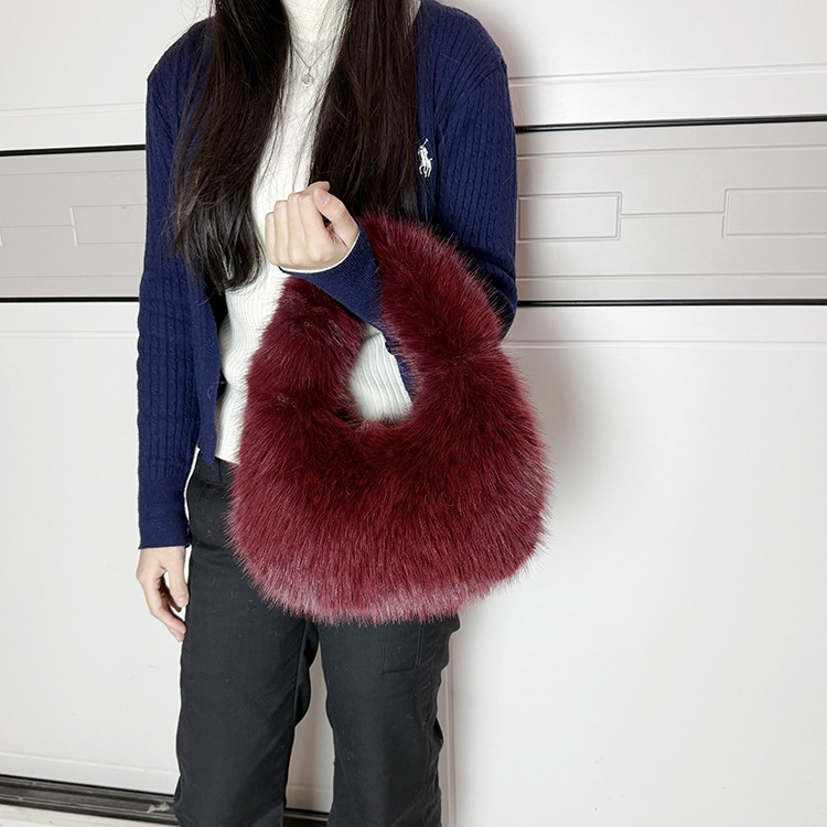 Plüss női válltáska, nagy kapacitású, városi minimalist stílus, vízszintes négyszög alakú forma, cipzáras zárás, belső zsebek telefonra és dokumentumokra, 2025 tél