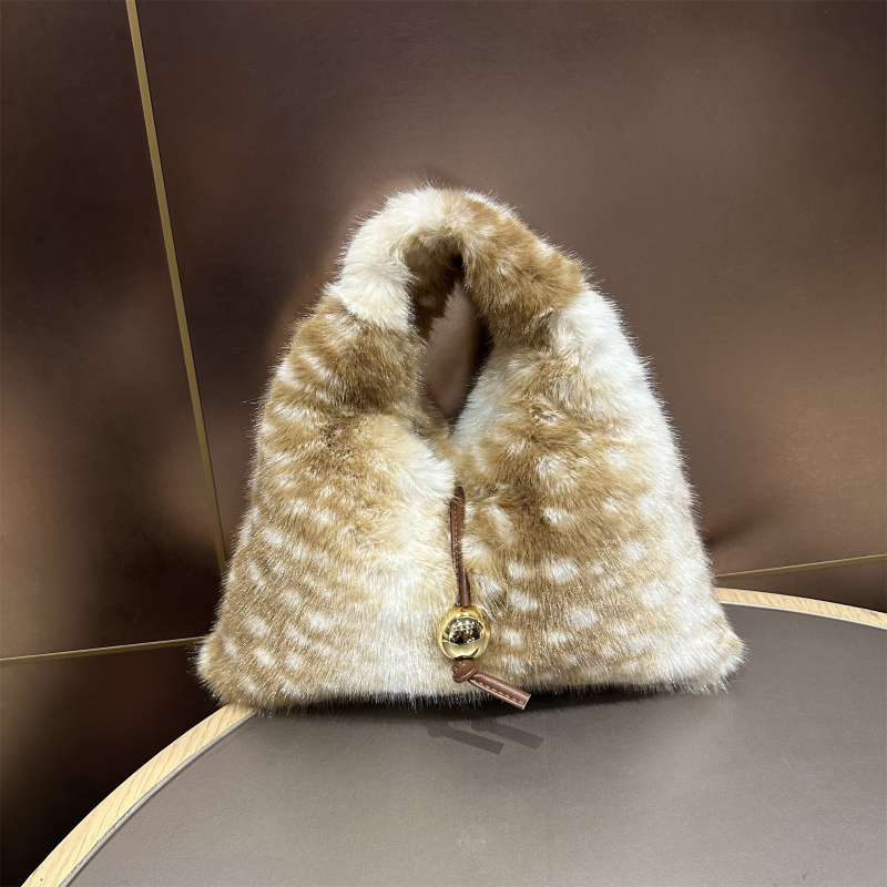 Koreai stílusú szőrme táska szarvas mintával, utcai stílus, háromszög alak, nyitott nyílás, 2025 ősz