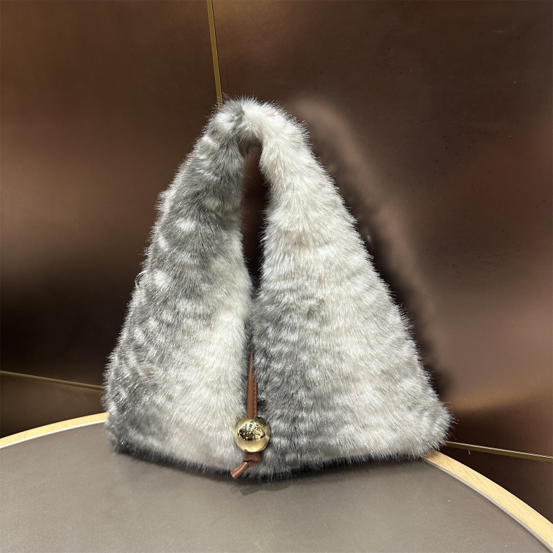 Koreai stílusú szőrme táska szarvas mintával, utcai stílus, háromszög alak, nyitott nyílás, 2025 ősz