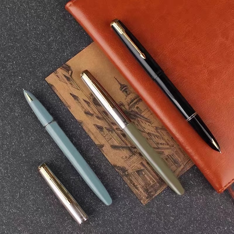 Hero 616 töltőtoll arany kupakkal, irídium hegye, diákok számára, ajándék dobozban