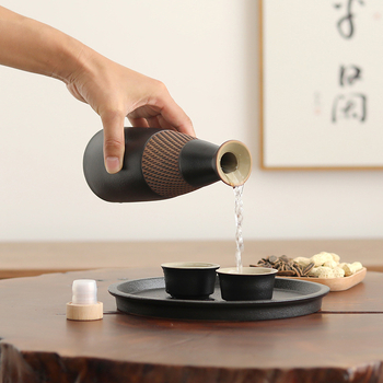 Kerámiából készült rusztikus vintage kis boros kanna – önzáró fedéllel, otthoni használatra