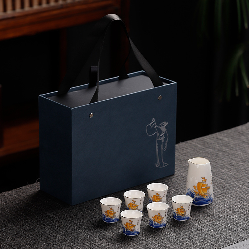 Porcelán boros készlet pohárral és szeparátorral | Modern minimalist design | Logónyomtatás elérhető | Csomagolás: 24 darab | 5 készlet