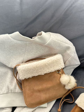 Keresztbody táska - valódi bőr, vízszintes négyszögletes forma, mágneses zár, vászon bélés, egy vállpánt