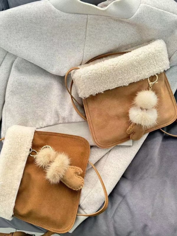 Keresztbody táska - valódi bőr, vízszintes négyszögletes forma, mágneses zár, vászon bélés, egy vállpánt