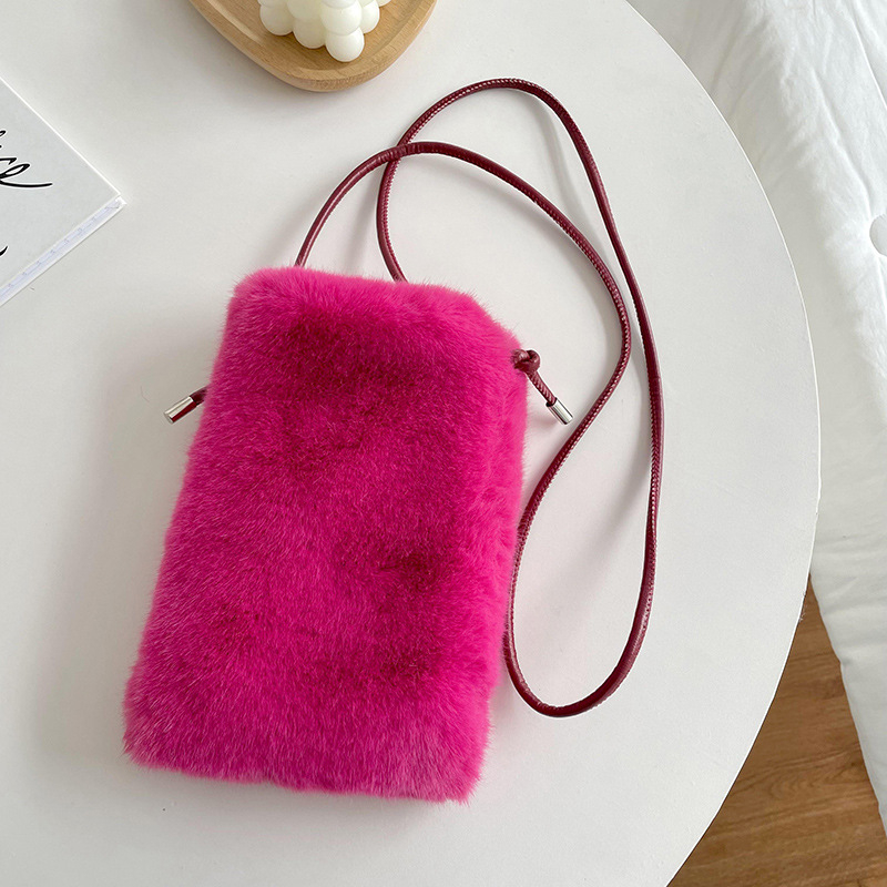 Szőrös telefonos táska keresztpánttal, poliészter anyag, függőleges négyzet alak, mágneses zár, zseb a telefon számára, nőknek