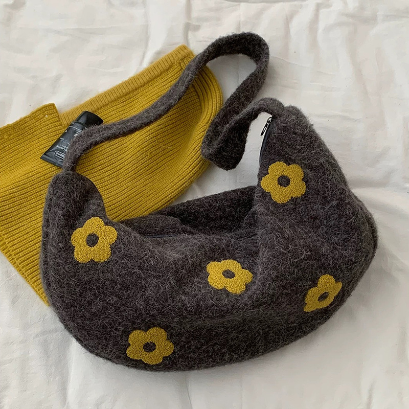 Vunena crossbody torba s izvezenim cvijećem, korejskog stila, tote torba, uspravni kvadrati oblik, otvaranje s rogovom kopčom, unutarnja pretinica za mobitel