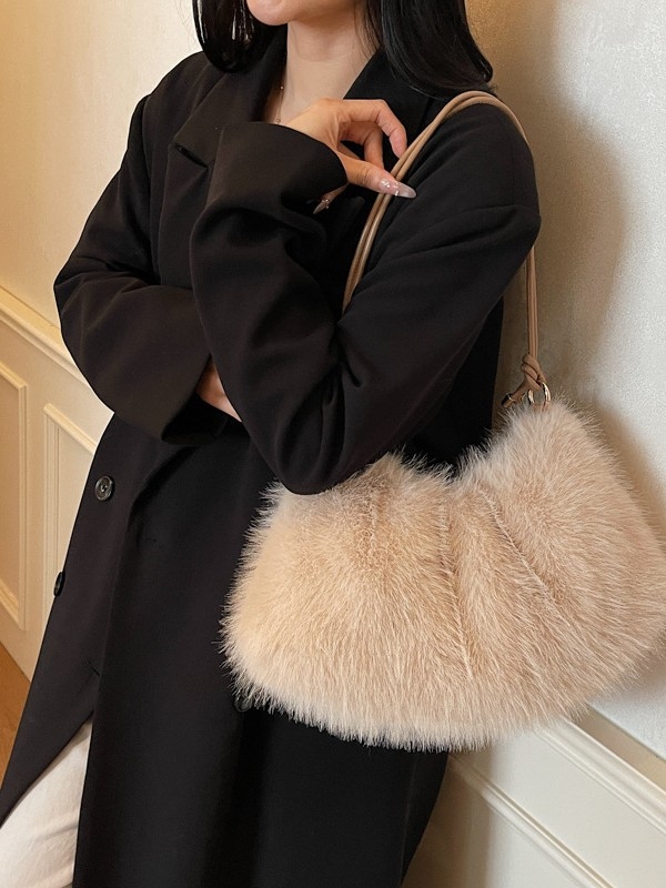 Plüss anyagú kagyló alakú táska cipzárral, laminált belsővel és mikroszálas szintetikus bőr béléssel