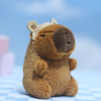 Capybara ντυμένη λούτρινη φιγούρα για μπρελόκ – εξαιρετικά μαλακό κοντό plush, γέμισμα PP βαμβάκι, OEM λογότυπο
