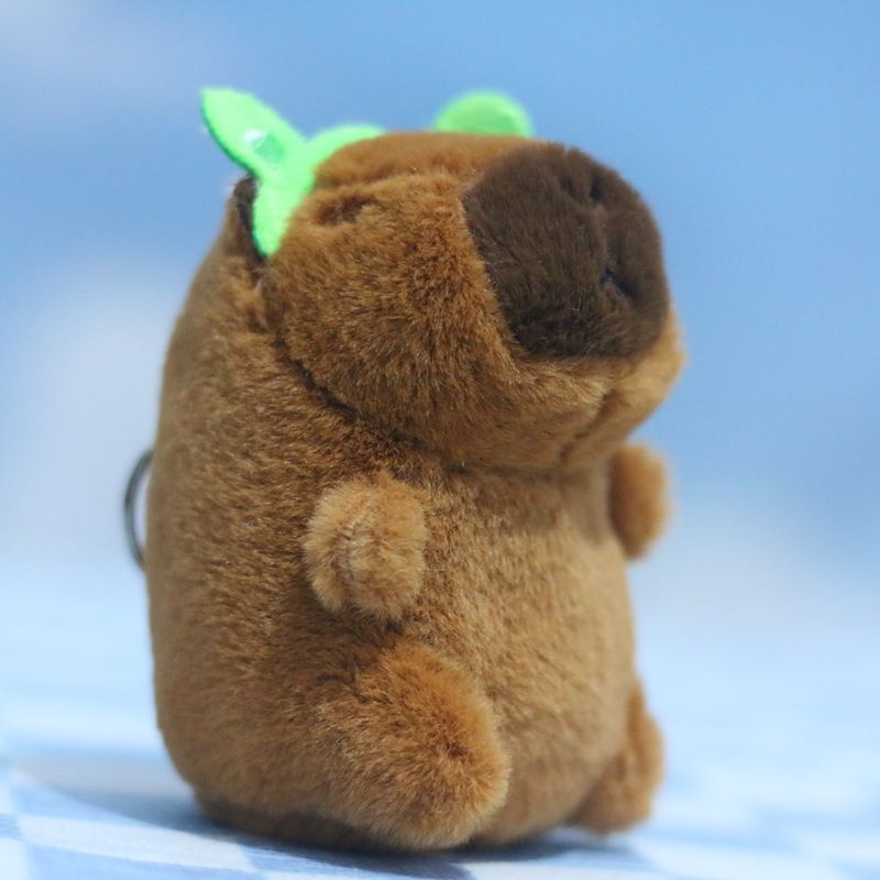 Capybara ντυμένη λούτρινη φιγούρα για μπρελόκ – εξαιρετικά μαλακό κοντό plush, γέμισμα PP βαμβάκι, OEM λογότυπο