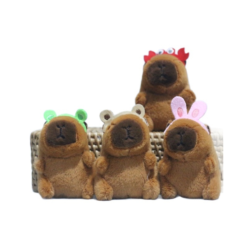 Capybara ντυμένη λούτρινη φιγούρα για μπρελόκ – εξαιρετικά μαλακό κοντό plush, γέμισμα PP βαμβάκι, OEM λογότυπο