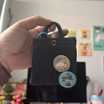 Breloj pluș Kuti, design denim mini, umplutură din fibre de bumbac, pluș scurt, destinat vârstei 14+