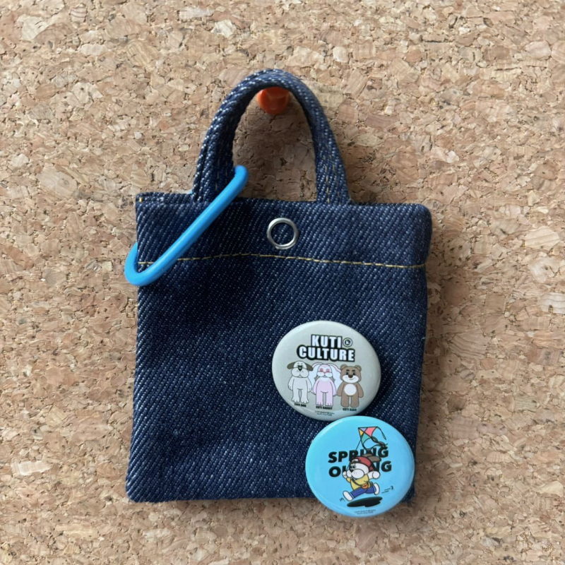 Breloj pluș Kuti, design denim mini, umplutură din fibre de bumbac, pluș scurt, destinat vârstei 14+