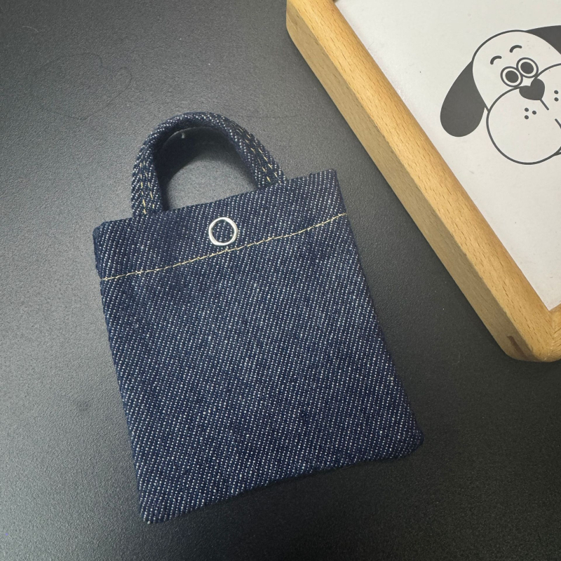 Breloj pluș Kuti, design denim mini, umplutură din fibre de bumbac, pluș scurt, destinat vârstei 14+