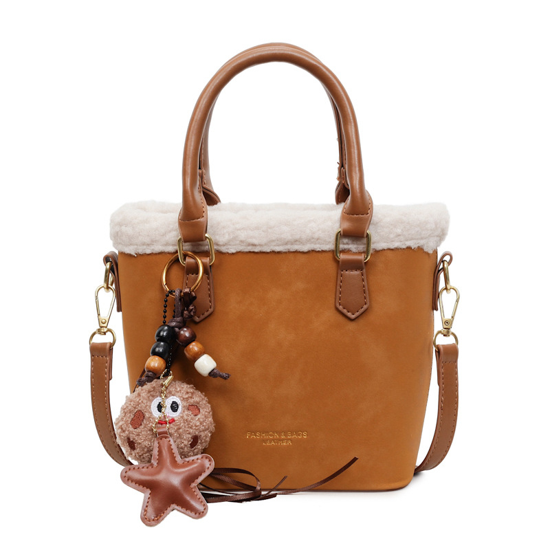 Crossbody torba od PU, oblik kante, zatvaranje na zip, jedna naramenica
