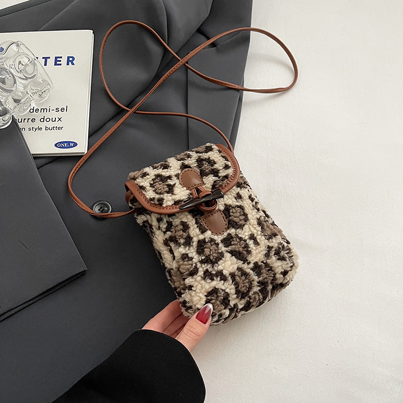 Moderna ženska torbica za telefon u korejskom stilu s leopard printom, pliš materijal, crossbody s blok boja za svakodnevno nošenje.