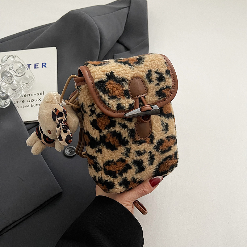 Moderna ženska torbica za telefon u korejskom stilu s leopard printom, pliš materijal, crossbody s blok boja za svakodnevno nošenje.