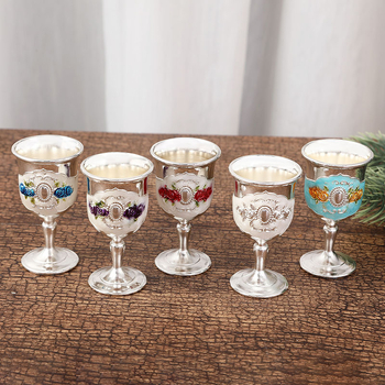 Stilna mala čašica za alkohol s kreativnim europskim metalnim dizajnom, retro elegantna čaša