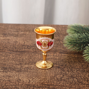 Stilna mala čašica za alkohol s kreativnim europskim metalnim dizajnom, retro elegantna čaša