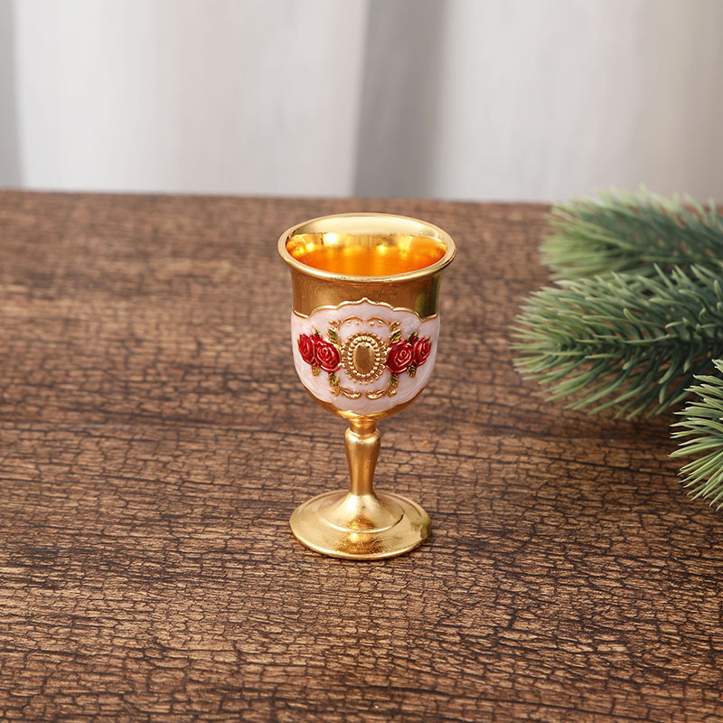 Stilna mala čašica za alkohol s kreativnim europskim metalnim dizajnom, retro elegantna čaša