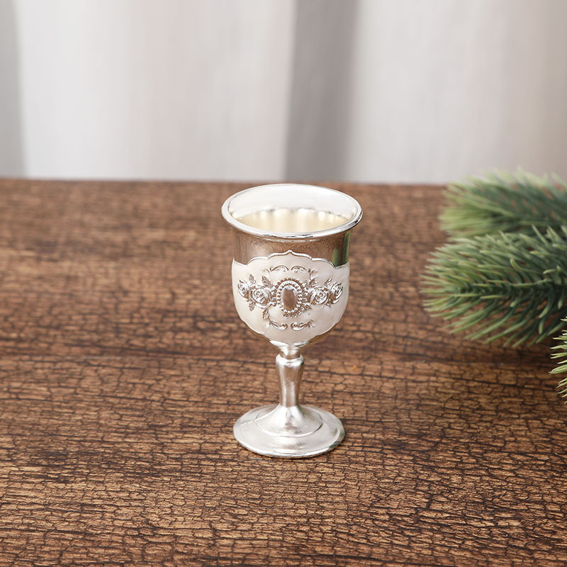 Stilna mala čašica za alkohol s kreativnim europskim metalnim dizajnom, retro elegantna čaša