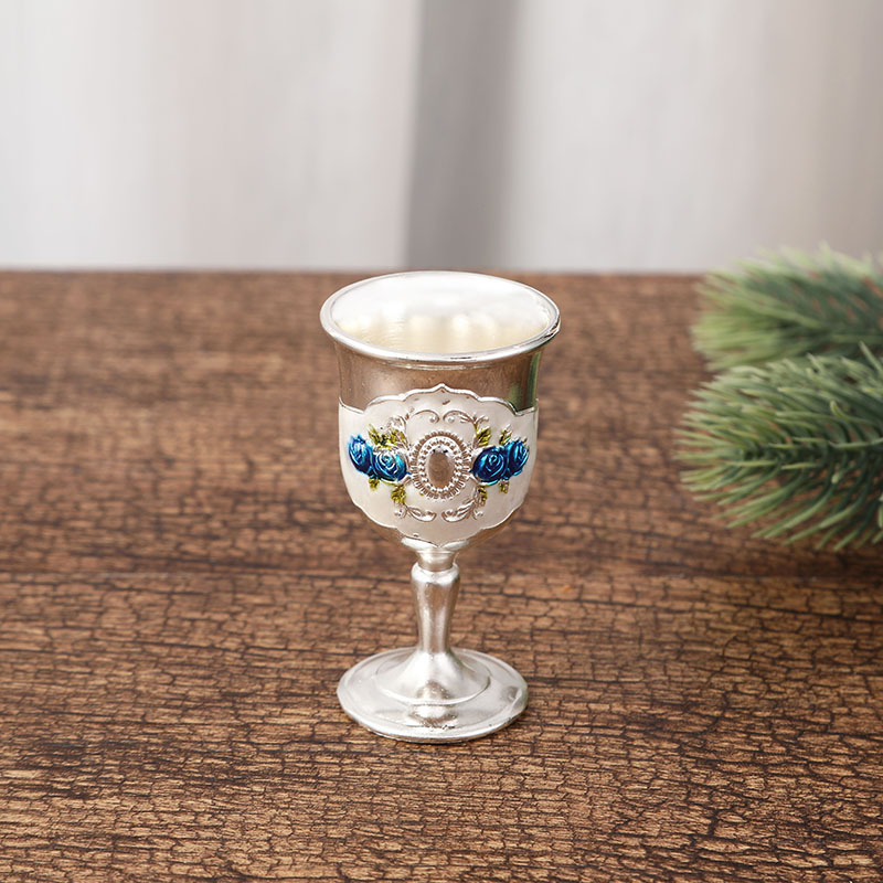 Stilna mala čašica za alkohol s kreativnim europskim metalnim dizajnom, retro elegantna čaša