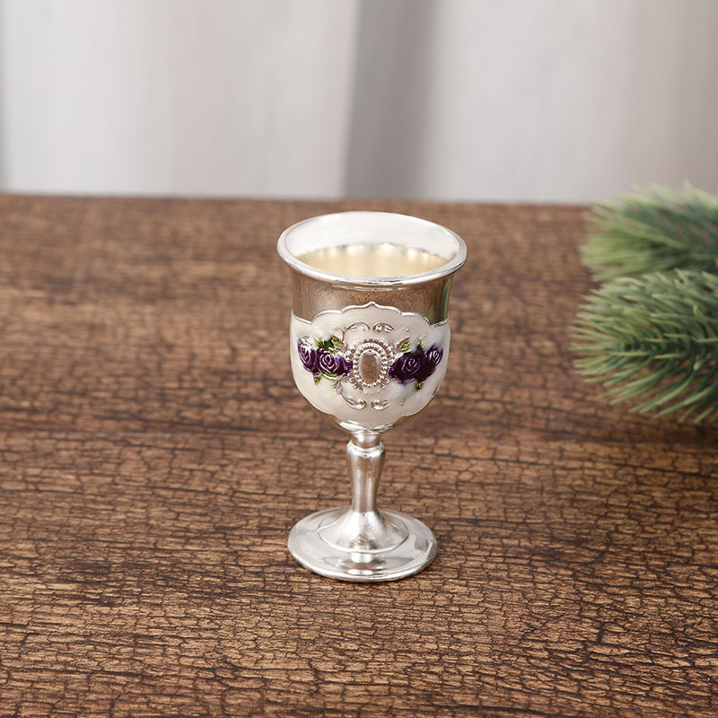 Stilna mala čašica za alkohol s kreativnim europskim metalnim dizajnom, retro elegantna čaša