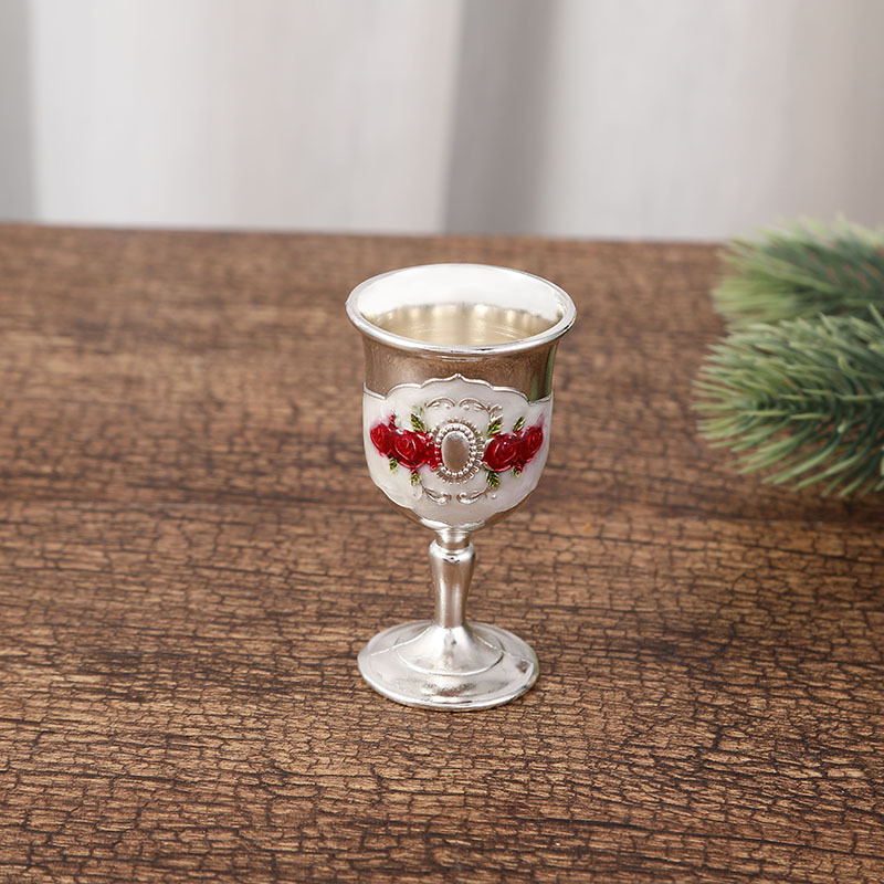 Stilna mala čašica za alkohol s kreativnim europskim metalnim dizajnom, retro elegantna čaša