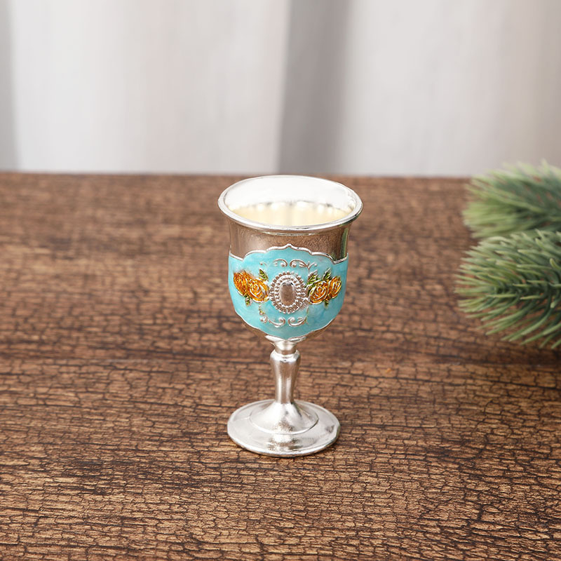 Stilna mala čašica za alkohol s kreativnim europskim metalnim dizajnom, retro elegantna čaša
