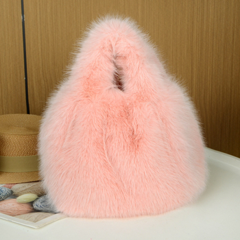 Plüss pliszírozott táska, függőleges négyzetes forma, cipzár, telefon zseb