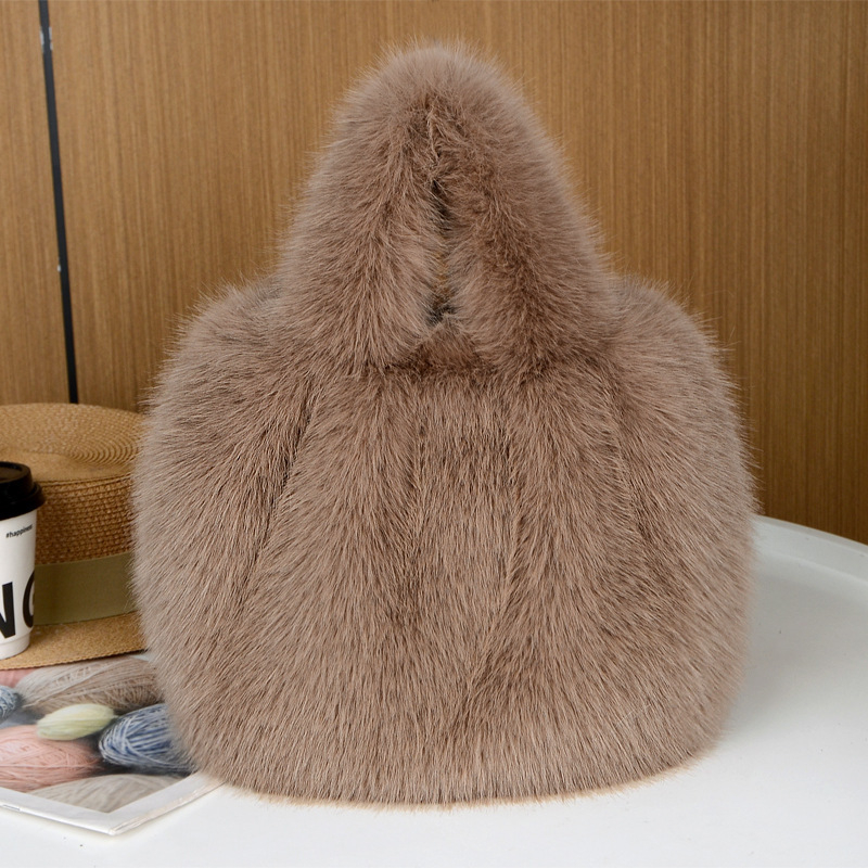 Plüss pliszírozott táska, függőleges négyzetes forma, cipzár, telefon zseb