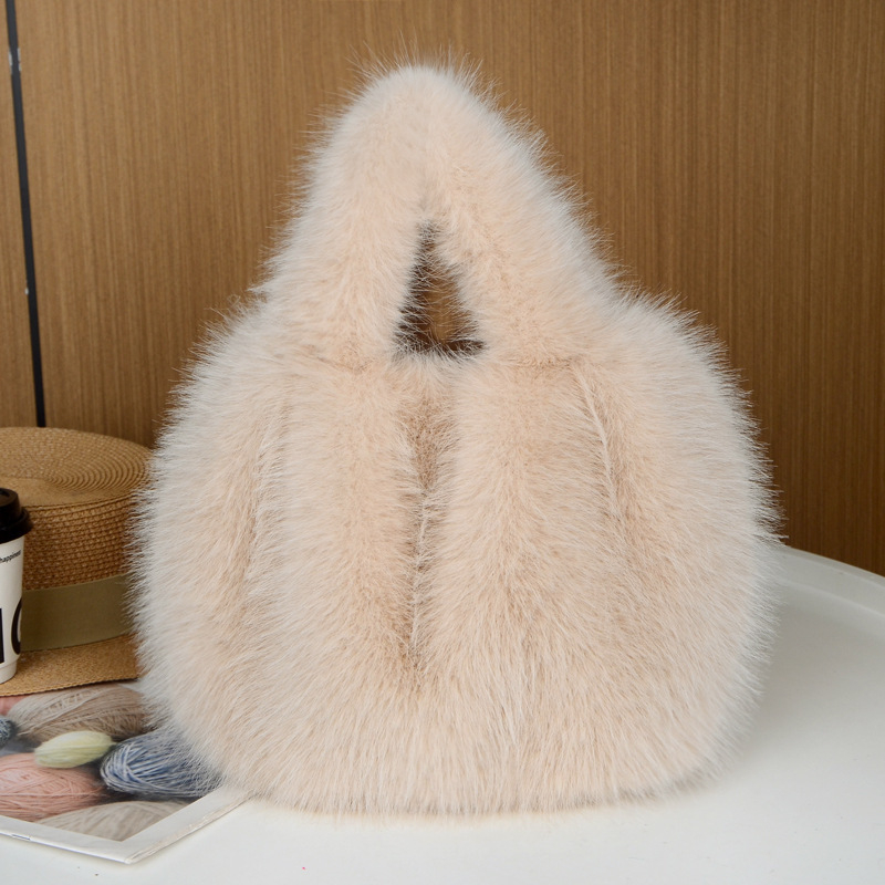 Plüss pliszírozott táska, függőleges négyzetes forma, cipzár, telefon zseb