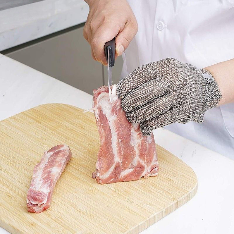 Vágásvédő kesztyű, 5. szintű vágásállósággal, fémek kezeléséhez, láncfűrész használatához, hentesüzemben és faragáshoz