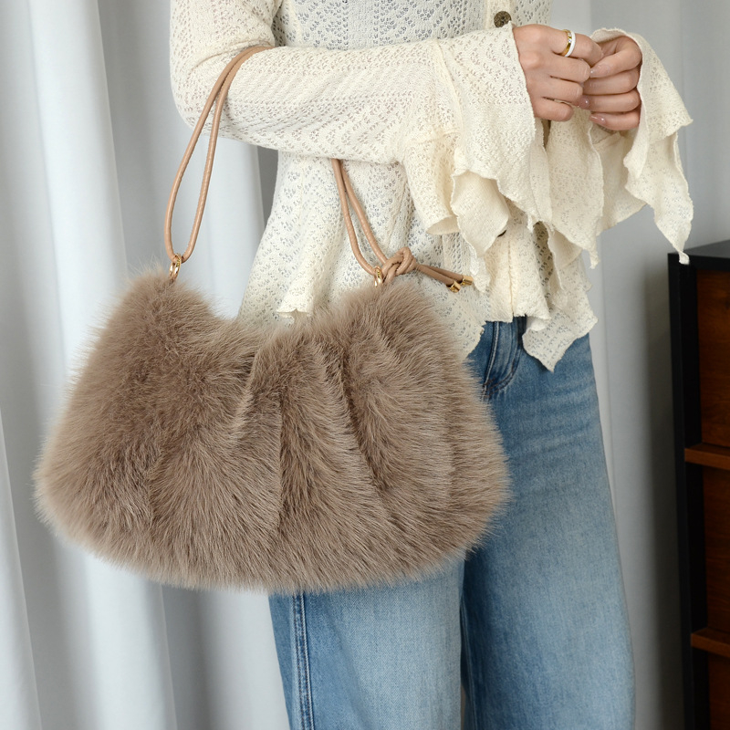 Crossbody torba od umjetnog krzna, gradski jednostavan stil, horizontalni kvadratni trodimenzionalni dizajn, zatvaranje zipom