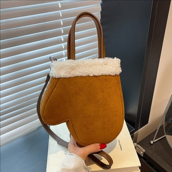 Benlan kesztyű alakú kézitáska, városi minimalista stílus, speciális anyag, cipzáras záródás, belső zseb cipzárral és telefon zsebbel, téli 2025