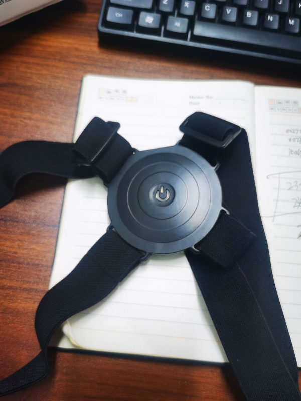 Töltővel működő testtartás-korrektor rezgéses figyelmeztetéssel, állítható - diákoknak és gyerekeknek, intelligens gerinctámogatás