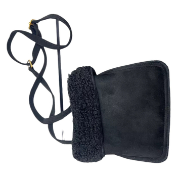 Crossbody négyszögletes telefontáska plüss anyagból, nylon béléssel, mágneses zárással és dedikált telefontartó zsebbel