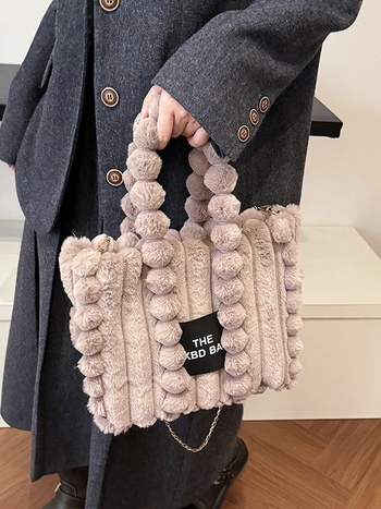 Plüss crossbody táska, vízszintes négyzet alakú, mágneses zárás, telefonszseb és poliészter bélés