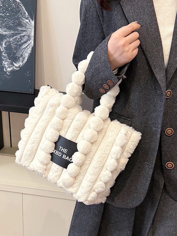 Plüss crossbody táska, vízszintes négyzet alakú, mágneses zárás, telefonszseb és poliészter bélés