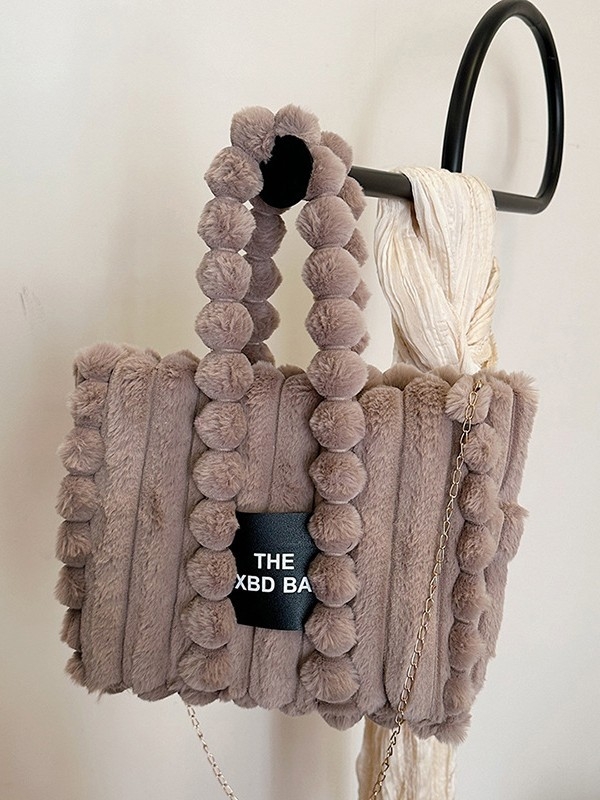 Plüss crossbody táska, vízszintes négyzet alakú, mágneses zárás, telefonszseb és poliészter bélés