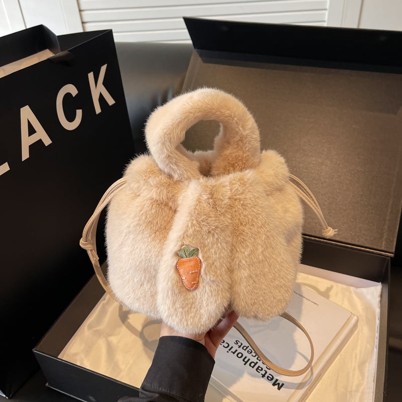 Plüss anyagú bucket táska nyuszifül dizájnnal, húzózáras zárás, belső cipzáras zseb és telefon zseb