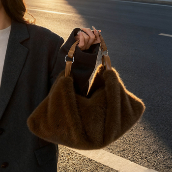 Kordurú anyagból készült oldalt vállon átveendő táska, utcai stílus, vízszintes négyzet alakú, cipzárral