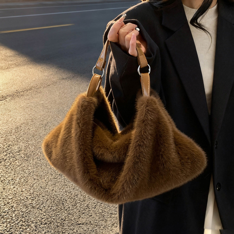 Kordurú anyagból készült oldalt vállon átveendő táska, utcai stílus, vízszintes négyzet alakú, cipzárral