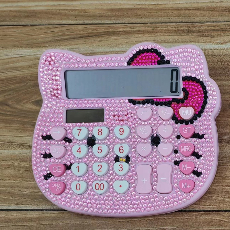 KT-2288 aritmetikai számológép nyolc számjegyű kijelzővel, napelemes működés, műanyag ház, kompatibilis gombatelepekkel.