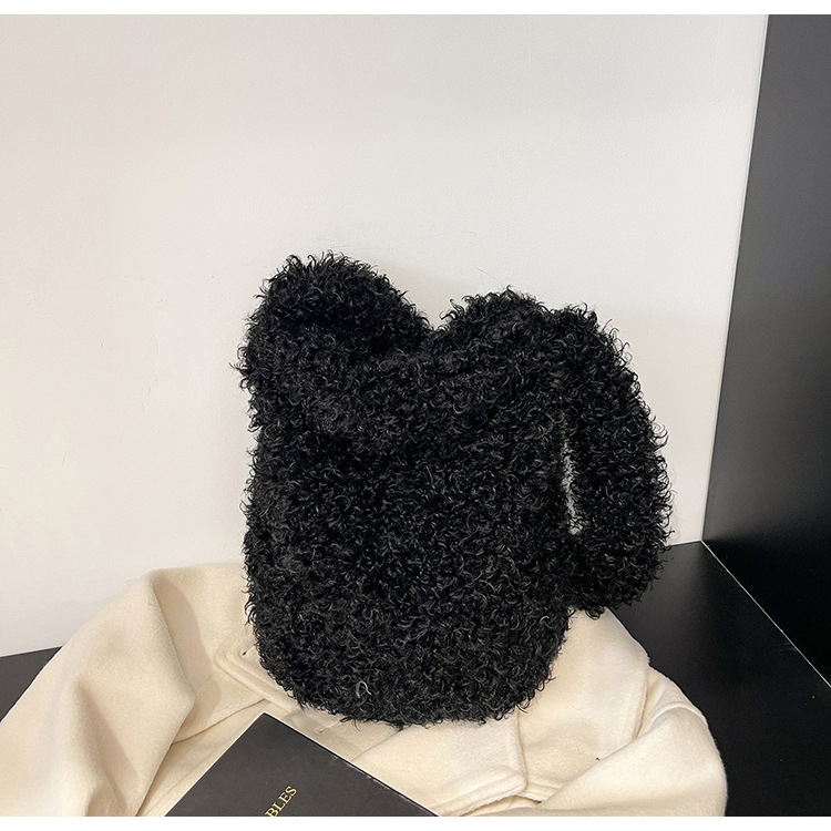 Puha plüss szőrme hatású válltáska, vödör alakú, mágneszár záródás, nagy kapacitás, egy vállpánt