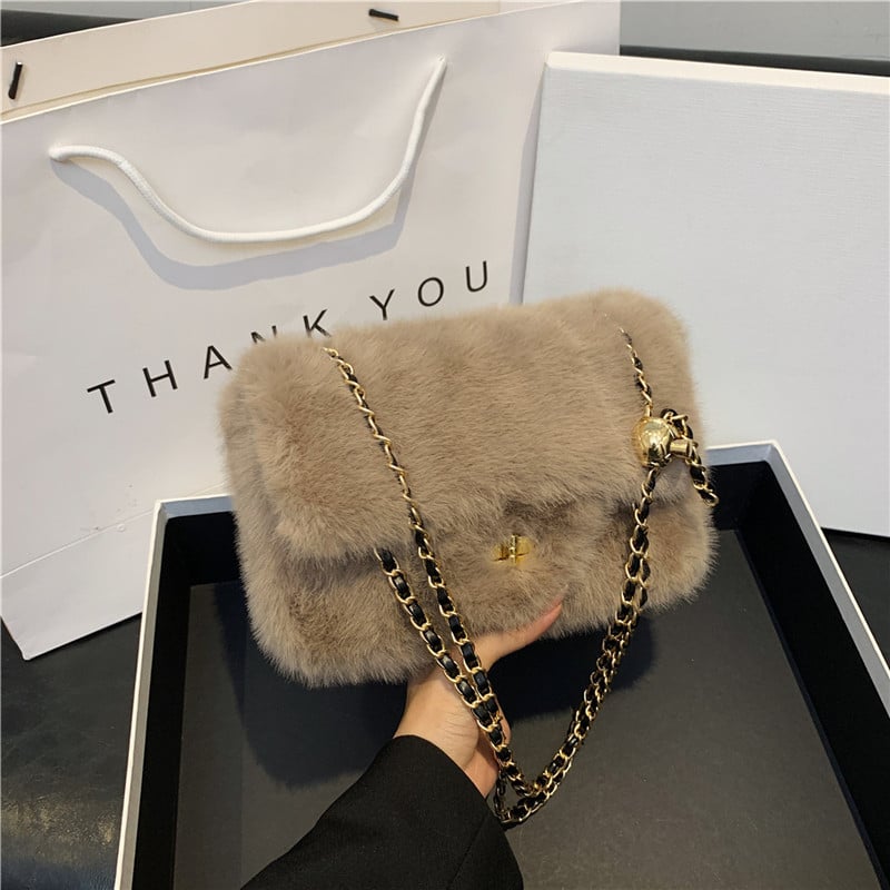 Midlenya pliš torba za rame, horizontalnog kvadratnog oblika, zatvaranje s latchom, unutarnji džep s laminiranim zatvaračem, jedan remen za rame