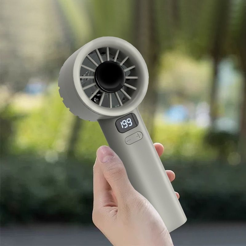 Hordozható USB ventilátor, 4 lapát, turbina-stílusú kialakítás, beépített 300–500 mAh akkumulátor, alacsony zajszint