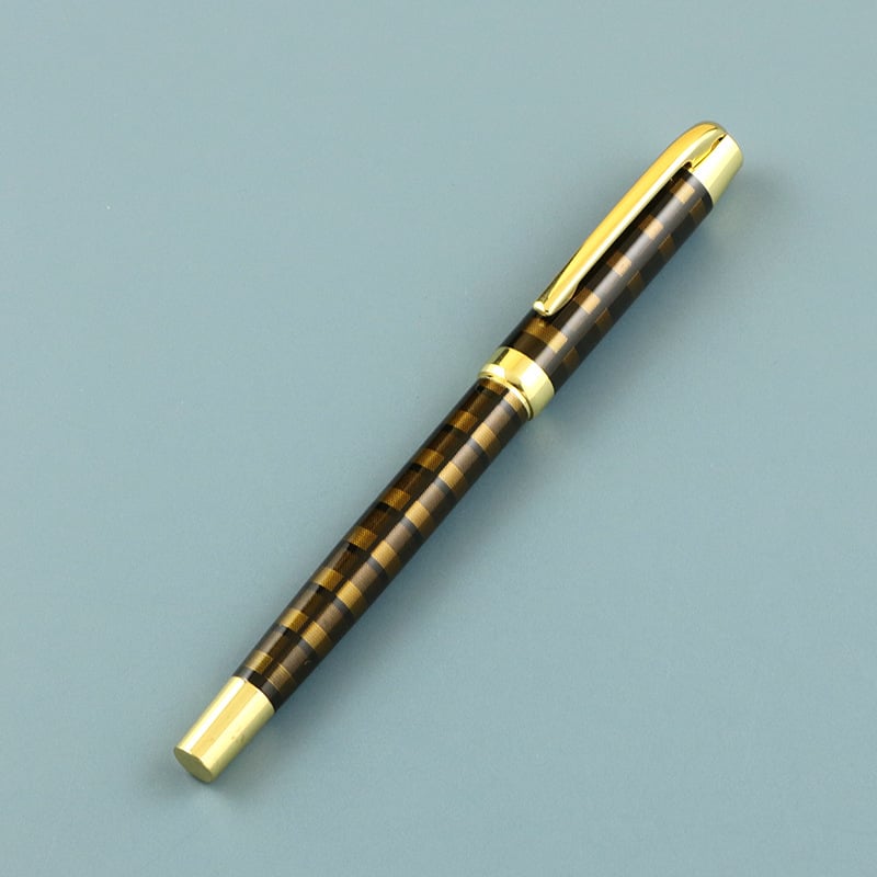 Fém golyóstoll SY-480 rácsmintás tokkal és céges logó nyomtatási lehetőséggel; hegye 1.0 mm vagy 0.7 mm; fémtest; egyedi feldolgozás