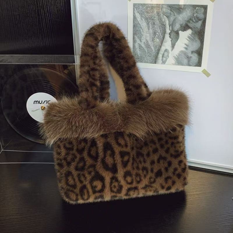 Ženska torba za jesen-zimu, pliš leopard uzorak bucket bag, vertikalni kvadratnog oblika, gradski jednostavan stil, jesen 2025