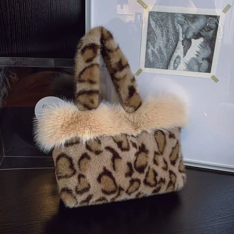Ženska torba za jesen-zimu, pliš leopard uzorak bucket bag, vertikalni kvadratnog oblika, gradski jednostavan stil, jesen 2025