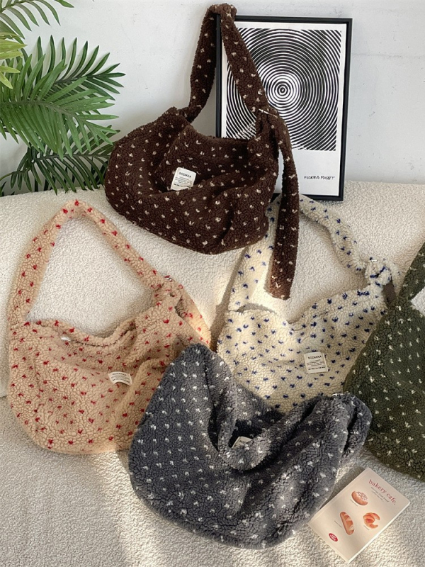 SOZAKKA pliš crossbody torba sa srce motivom, magnetska kopča, poplinska podstava, vodoravni kvadratni oblik, svakodnevna uporaba